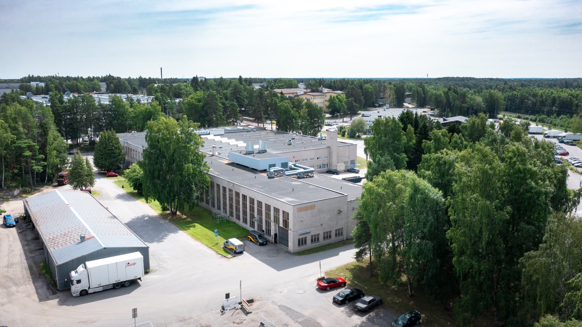 Industrihall i Strömberg Park sedd från luften